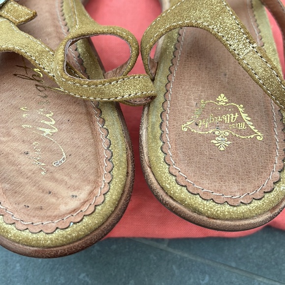 Miss Albright gold suede shoes by Anthropologie- size 9 - EUC - Picture 8 of 12